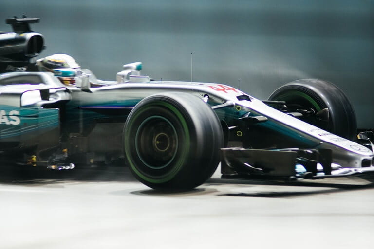 taking a car photo using panning technique